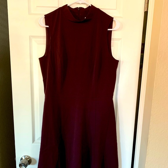White House Black Market Dresses & Skirts - Sleeveless knee length dress with pockets